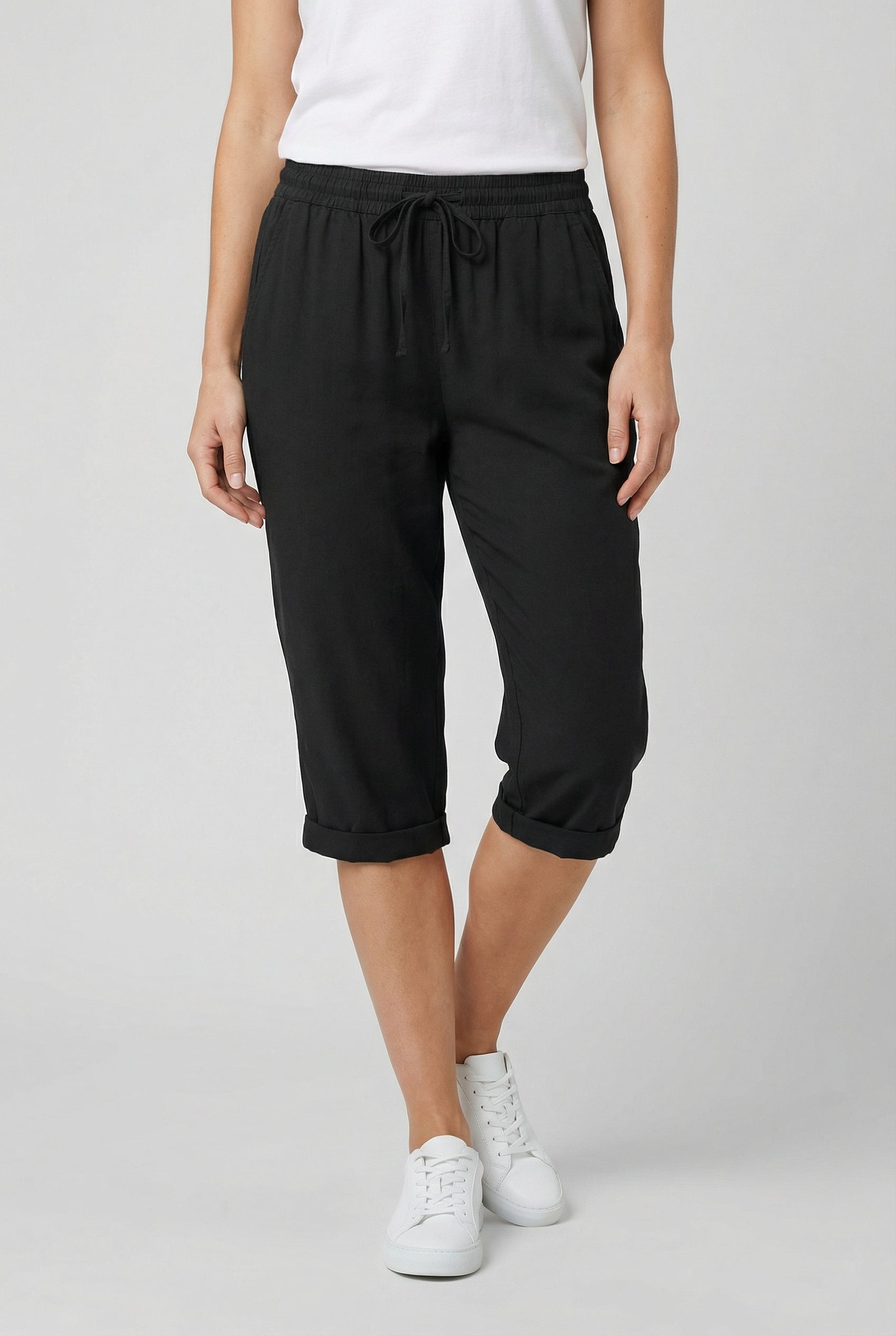 Linen capri trousers with elasticated waist in Black, front view
